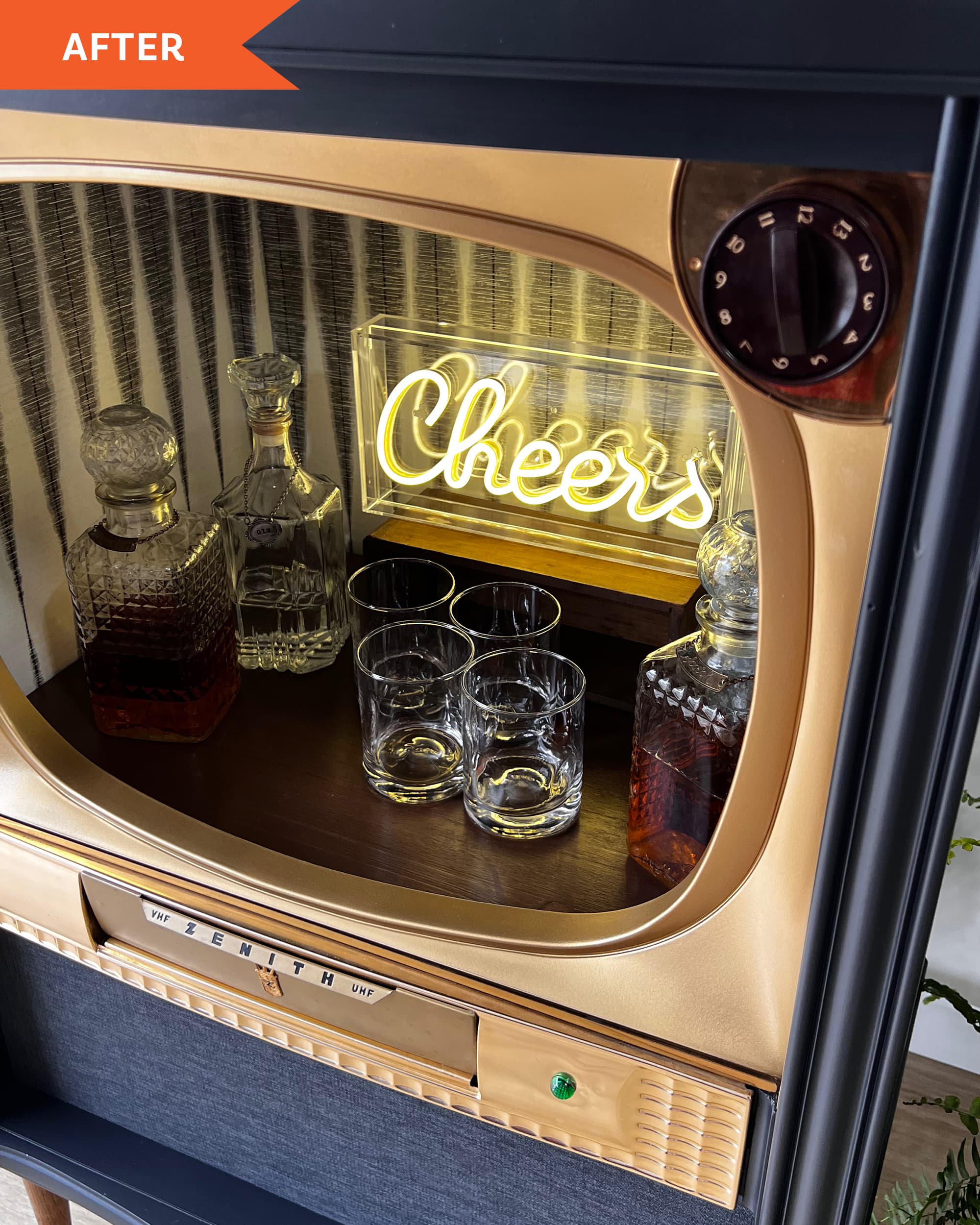 Vintage tv liquor cabinet deals